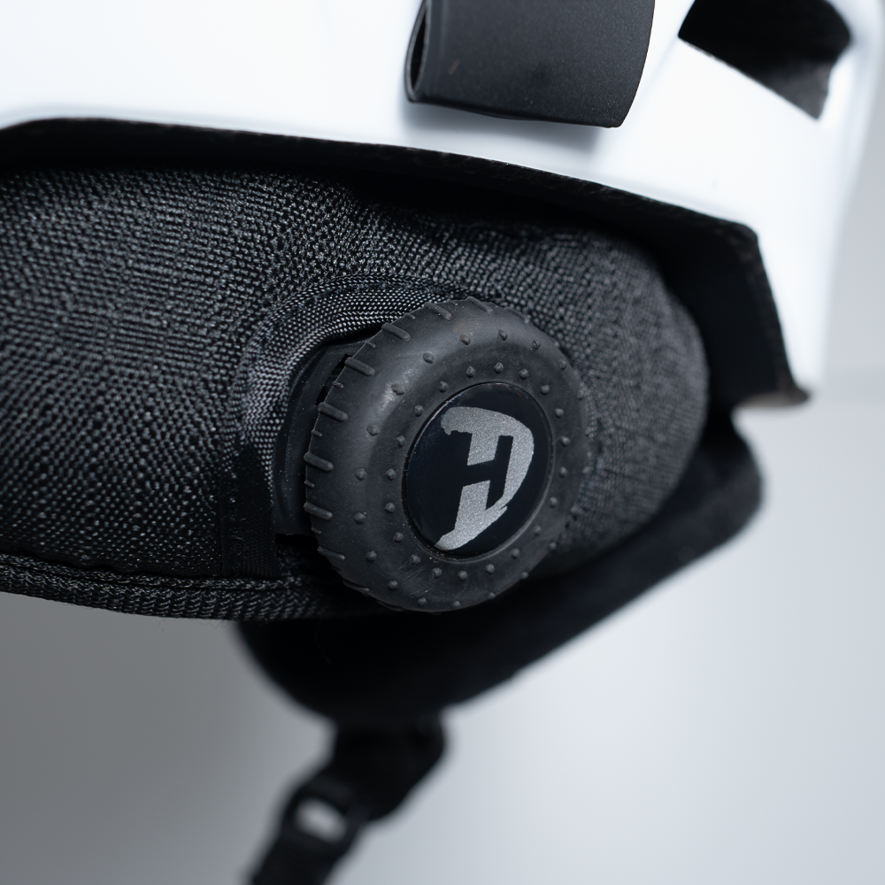 Daytona Carver Ski Helmet - Adjustable Ski Helmet for Men, Women & Youth - Dull Chalk White with Anti-Fog Visor - Image 5